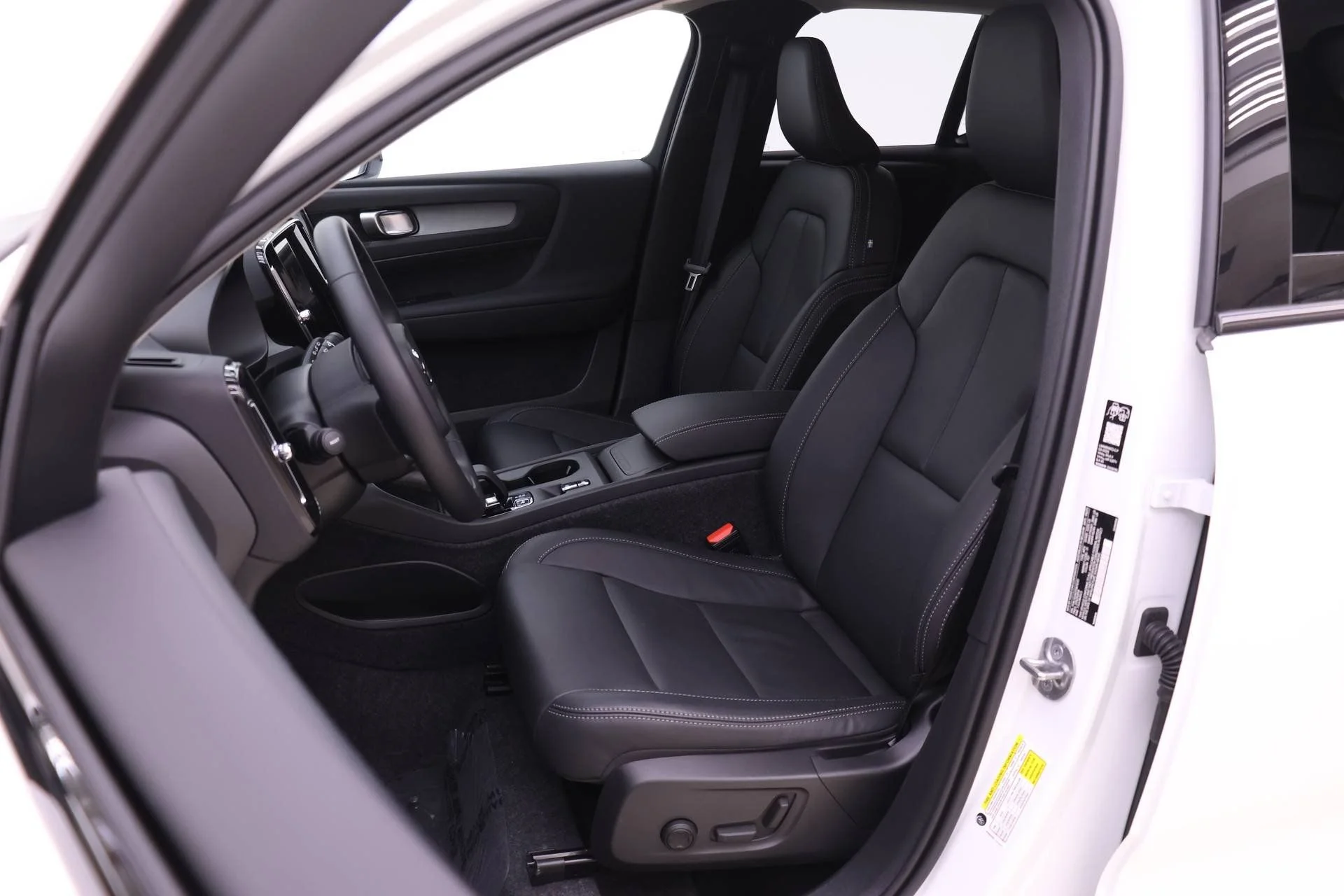 2026 Volvo XC40 Core - Photo 7