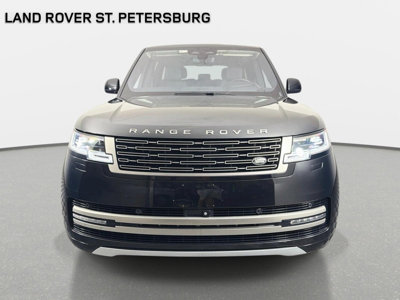 Used 2023 Santorini Black Metallic Land Rover SE image 2