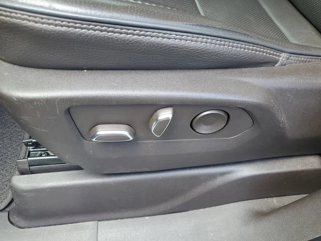 Used 2022 Pearl Beige Metallic GMC Denali image 7