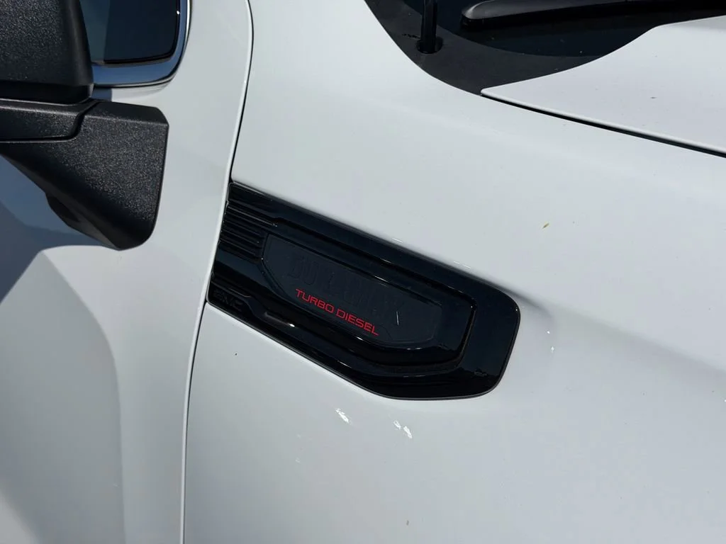 New 2026 Summit White GMC SLE image 5