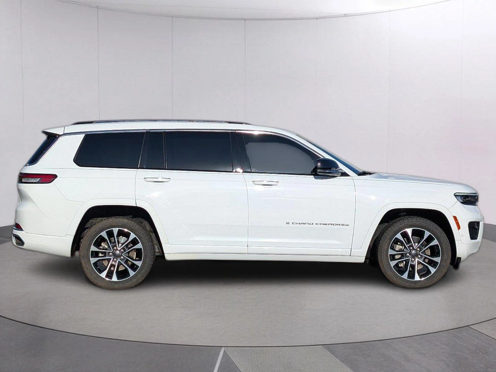 Used 2021 Bright White Clearcoat Jeep Overland image 8