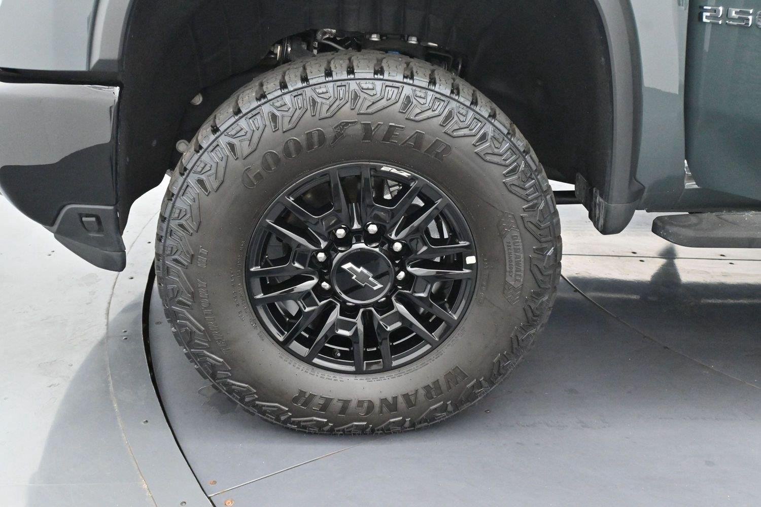 Used 2026 Cypress Gray Chevrolet ZR2 image 37