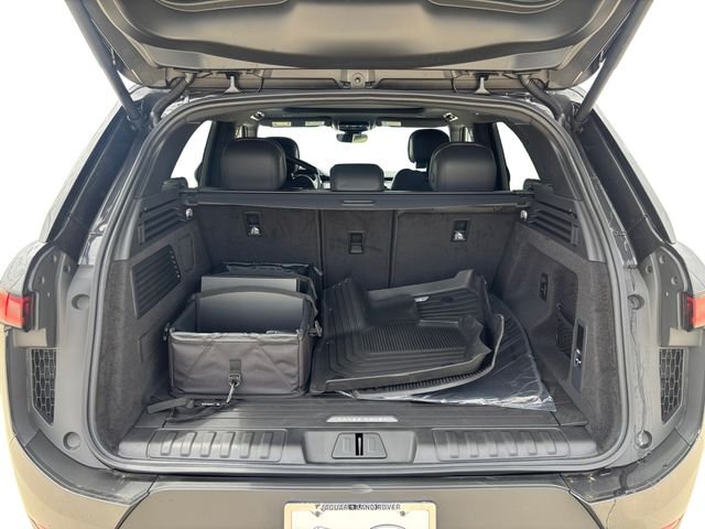 New 2026 Carpathian Grey Land Rover SE image 18