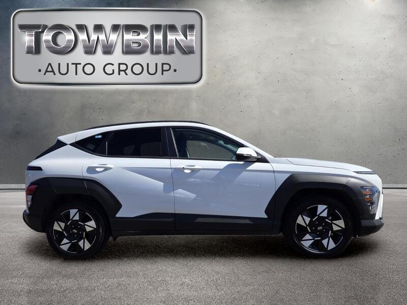 Used 2025 White HYUNDAI SEL FWD image 3