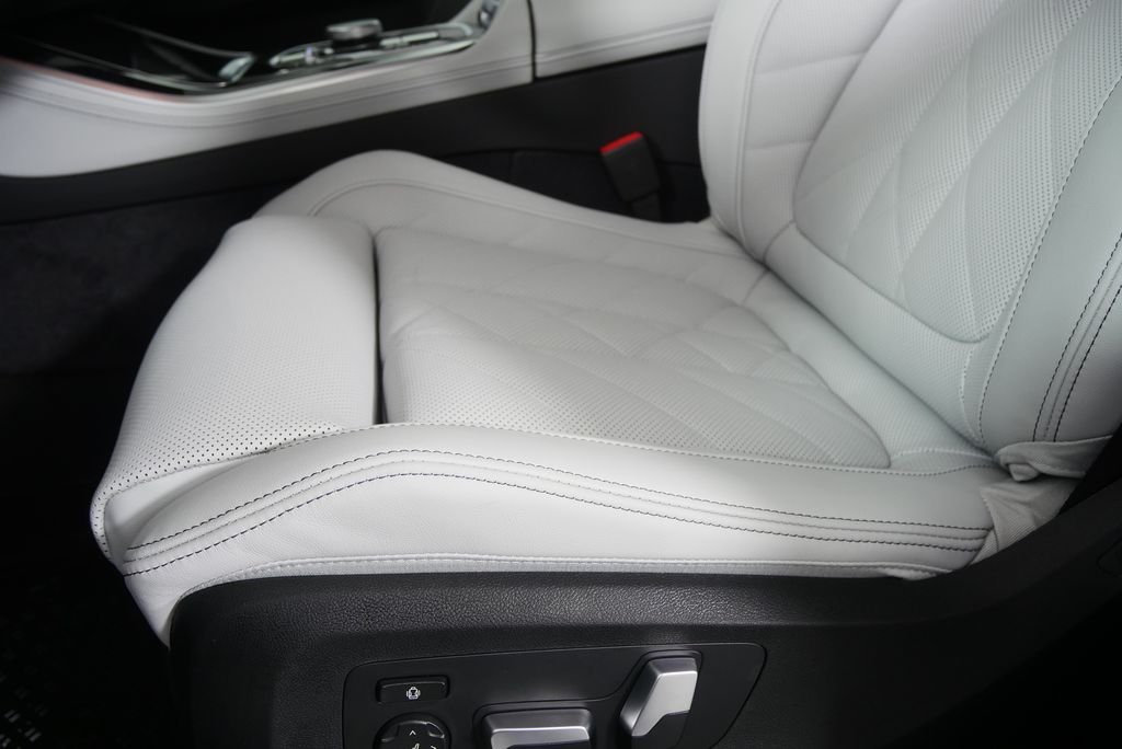 Used 2026 Skyscraper Grey Metallic BMW xDrive40i image 10