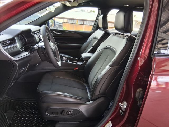 Used 2025 Red Jeep Altitude image 18