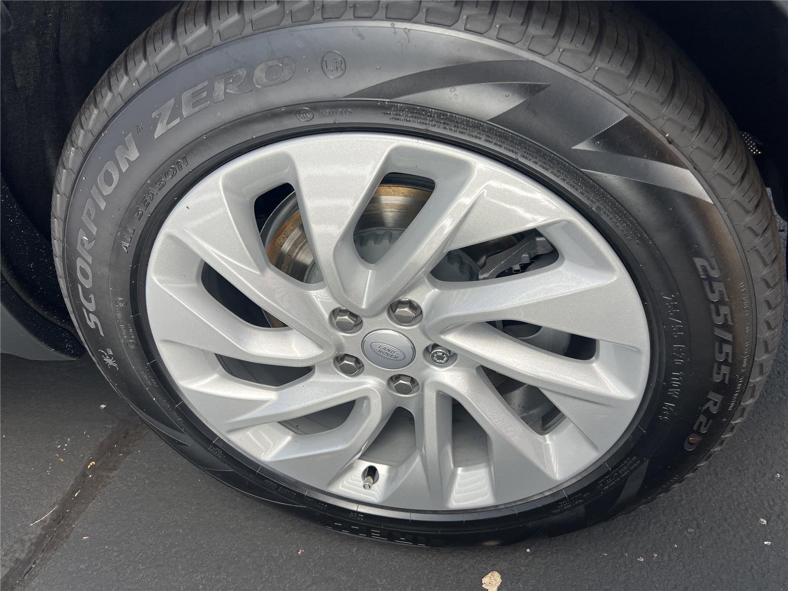 Used 2025 Eiger Grey Metallic Land Rover S image 7