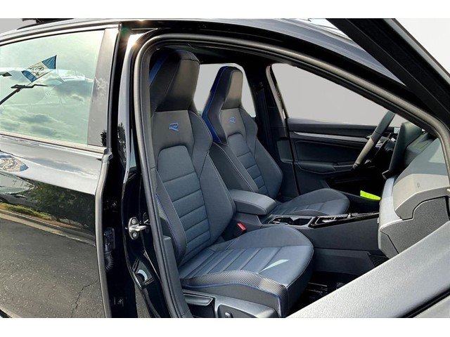New 2026 Mythos Black Metallic Volkswagen 2.0T image 29
