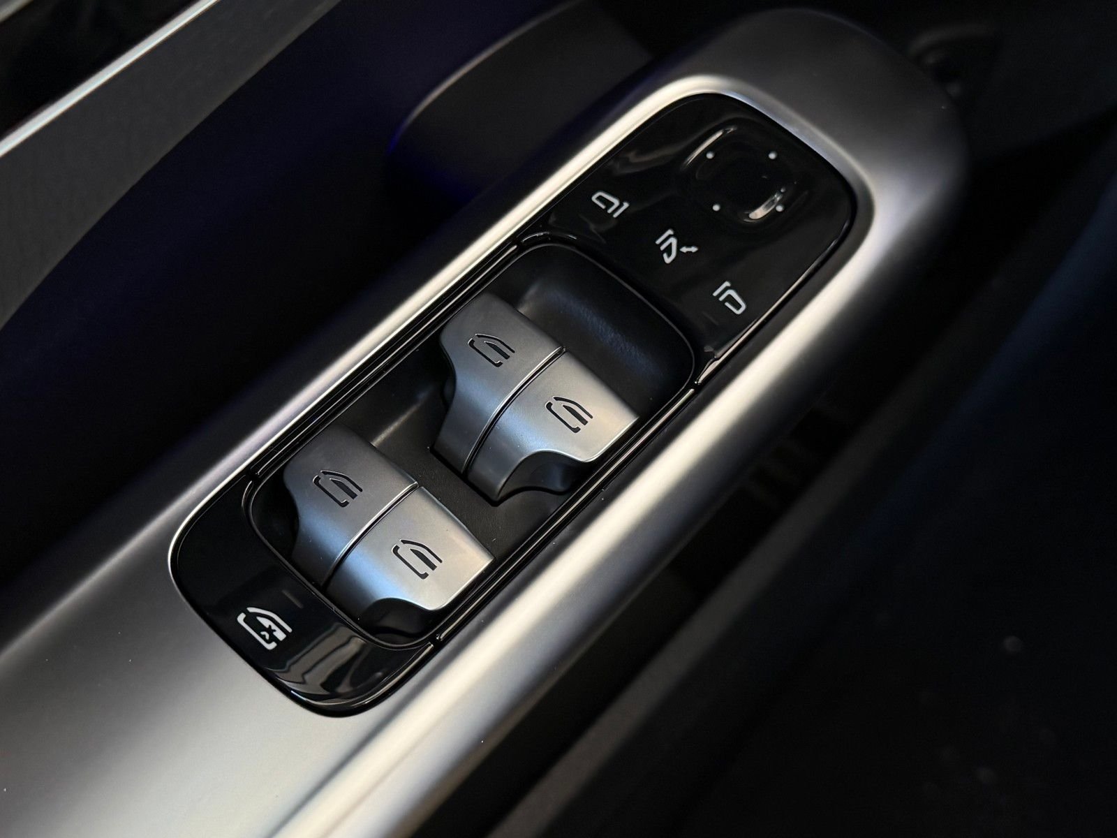 New 2026 MANUFAKTUR Alpine Grey Mercedes-Benz C 300 image 20