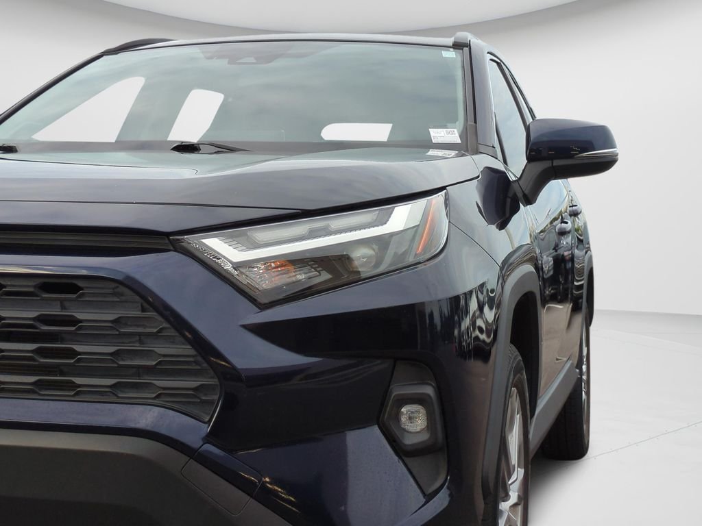 Used 2022  Toyota XLE Premium image 26