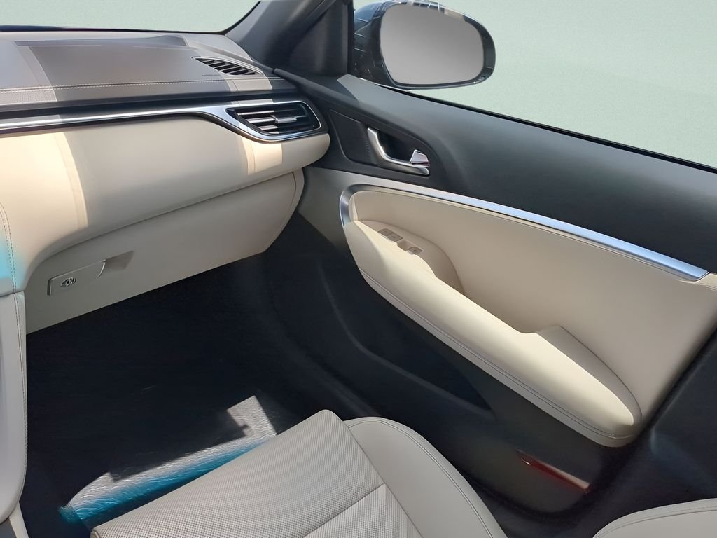 2026 GENESIS G70 Standard - Photo 13