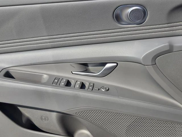 2025 Hyundai Elantra Blue - Photo 24