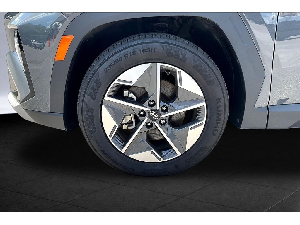 Used 2025  Hyundai SEL image 7