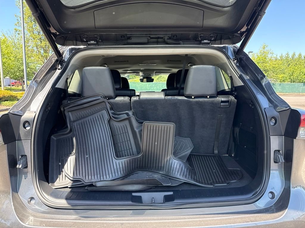 Used 2023 Magnetic Gray Metallic Toyota XLE image 21