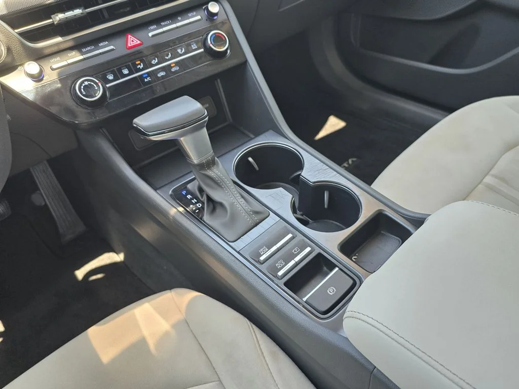Used 2025 Serenity White Hyundai SE image 16