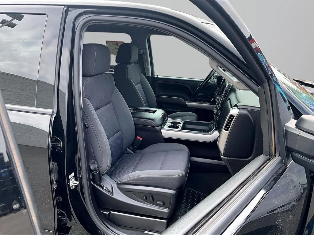 Used 2018 Black Chevrolet LT image 8