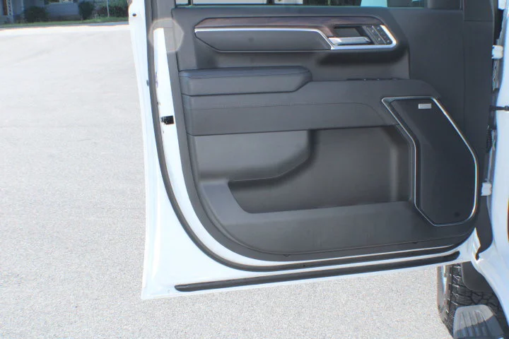 Certified Used 2025 Summit White GMC SLT image 6