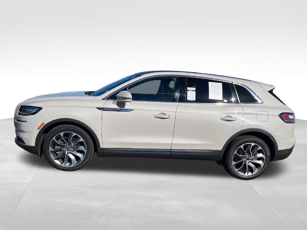 Used 2022 White Lincoln Reserve image 2