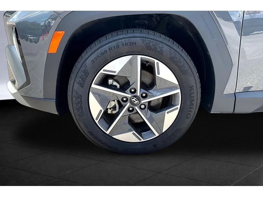 Used 2025  Hyundai SEL image 7