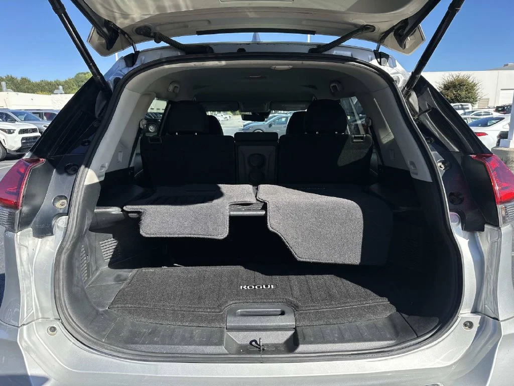Used 2019 Silver Nissan SV image 11