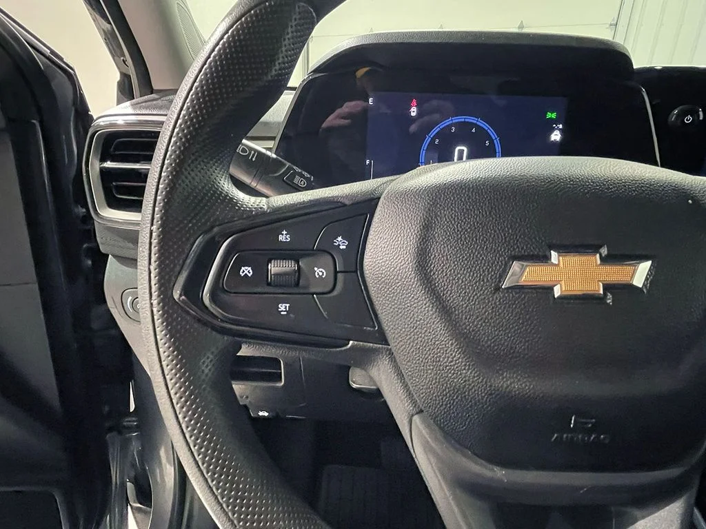 Used 2025 Gray Chevrolet LT image 33