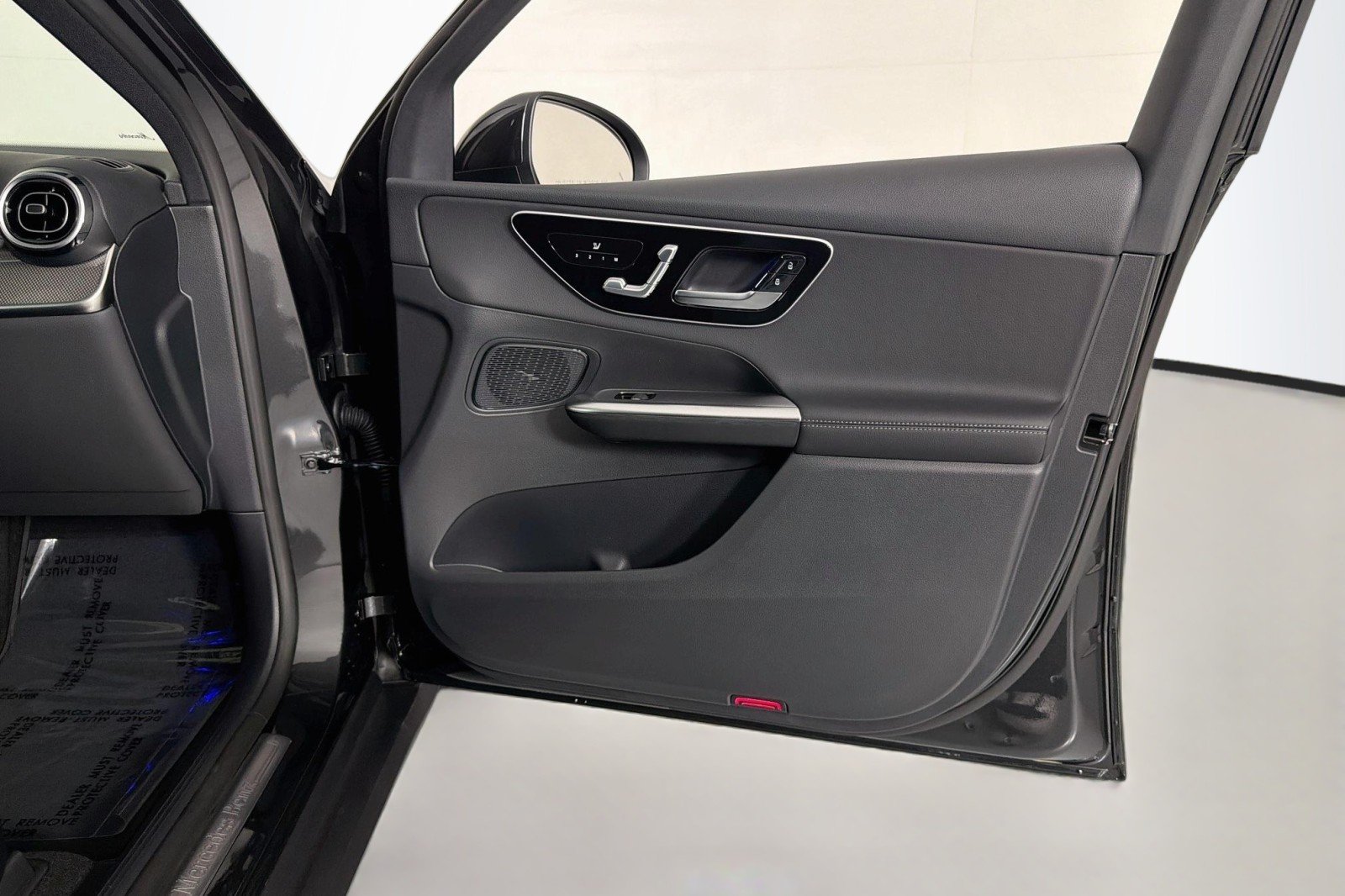 New 2027 Graphite Grey Metallic Mercedes-Benz GLC 300 SUV image 23