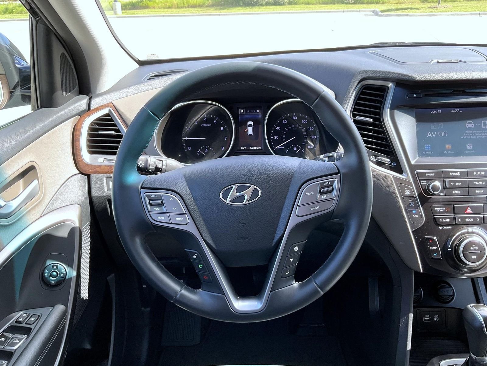 Certified Used 2019 Black Hyundai SE image 11