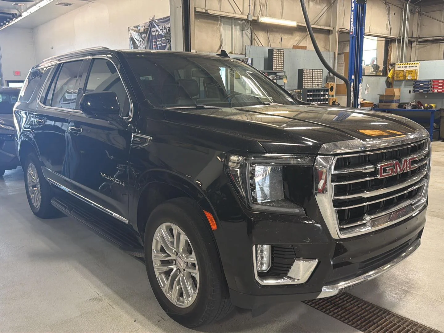 Used 2024 GMC Yukon SLT with VIN 1GKS2BKD9RR302656 for sale in Kansas City