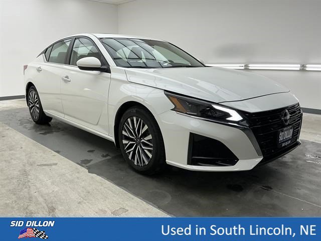 Used 2024 Pearl White Tricoat Nissan 2.5 SV image 3