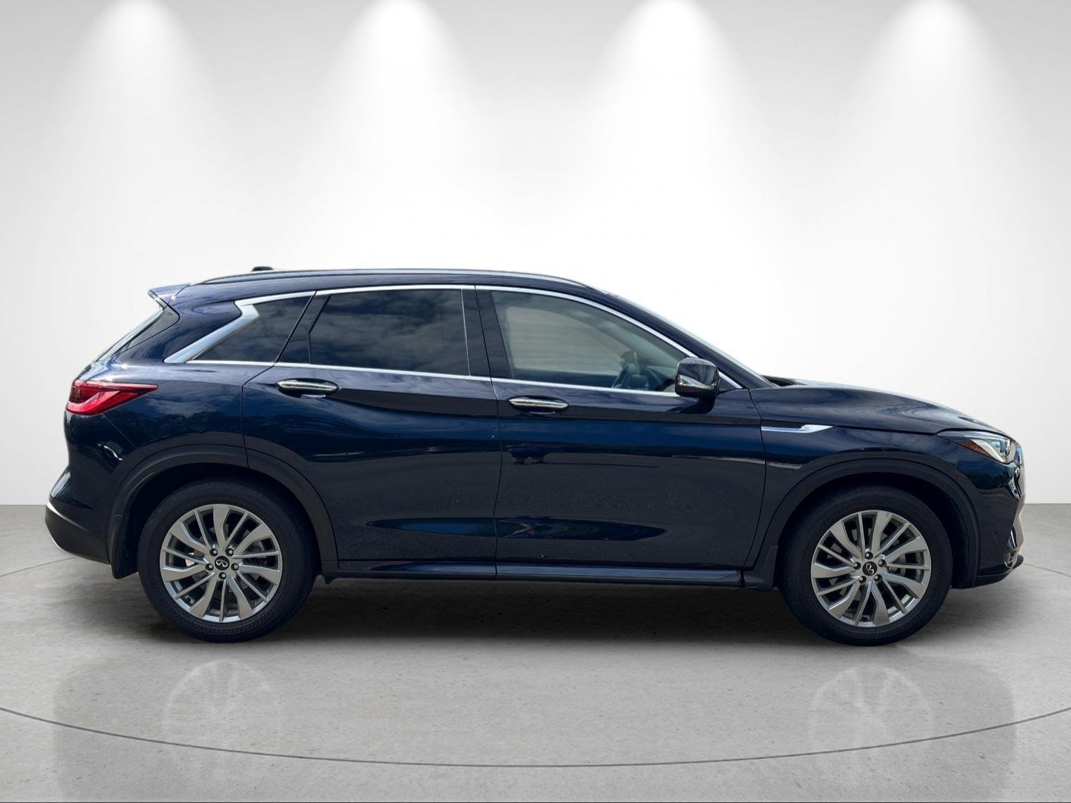Used 2023 Hermosa Blue INFINITI LUXE image 6