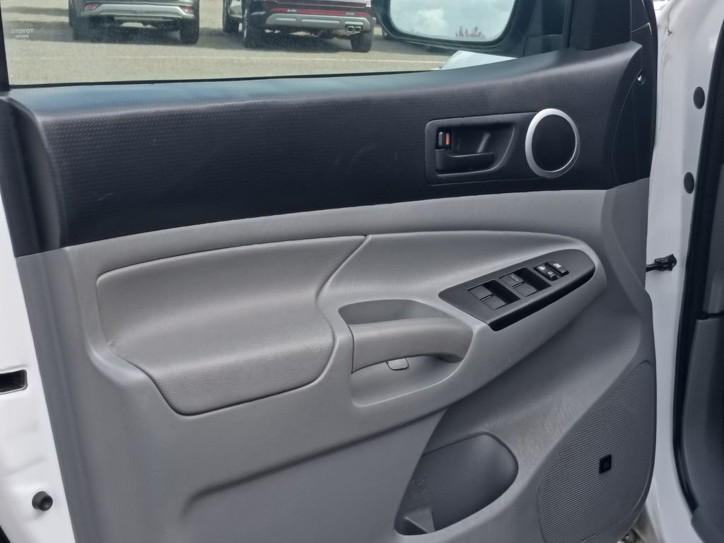 Used 2012 Super White Toyota Base image 14