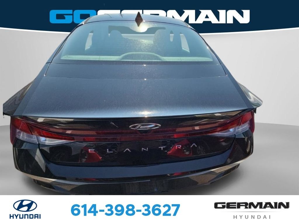 Used 2023 Black Hyundai SEL image 8