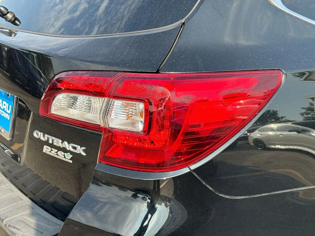 Used 2017 Black Subaru 2.5i Premium image 31