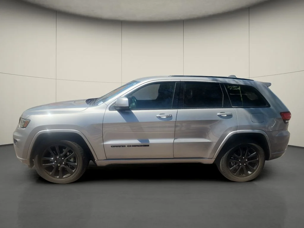 Used 2021 Silver Jeep Laredo X image 4