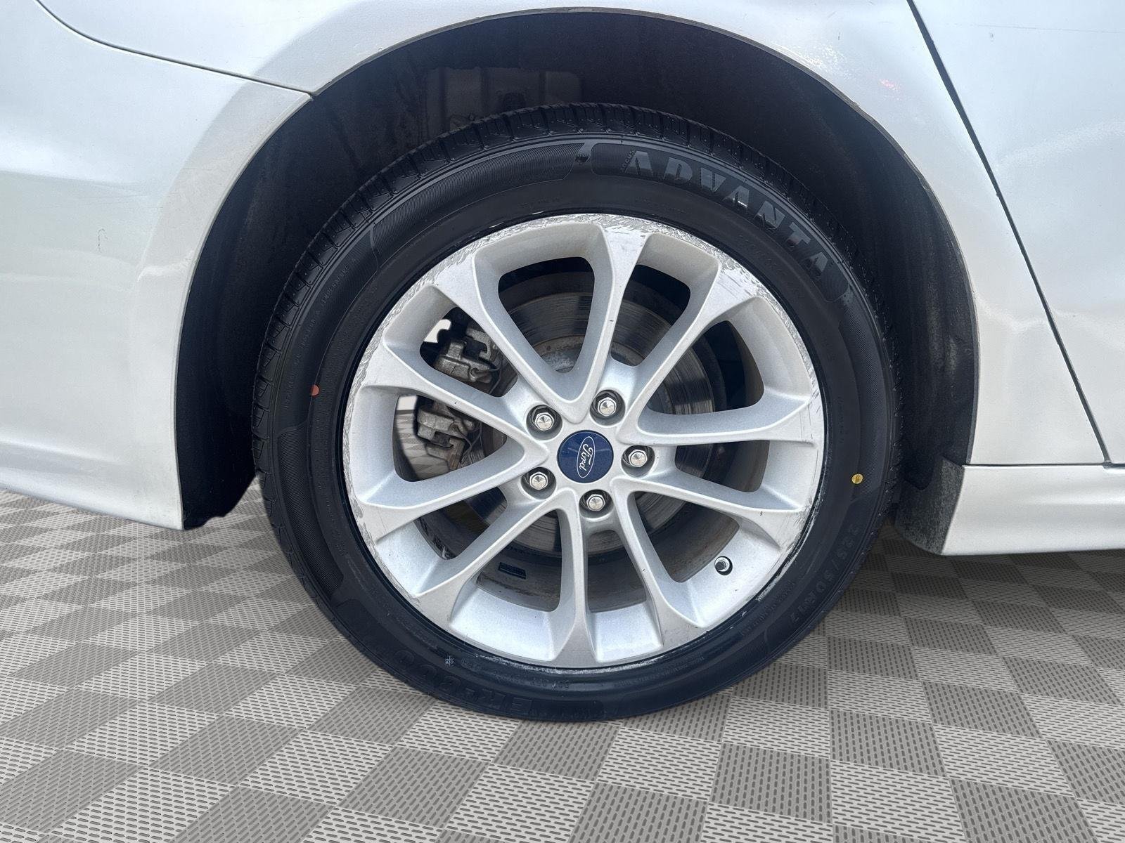 Used 2019 Ingot Silver Ford SE image 14