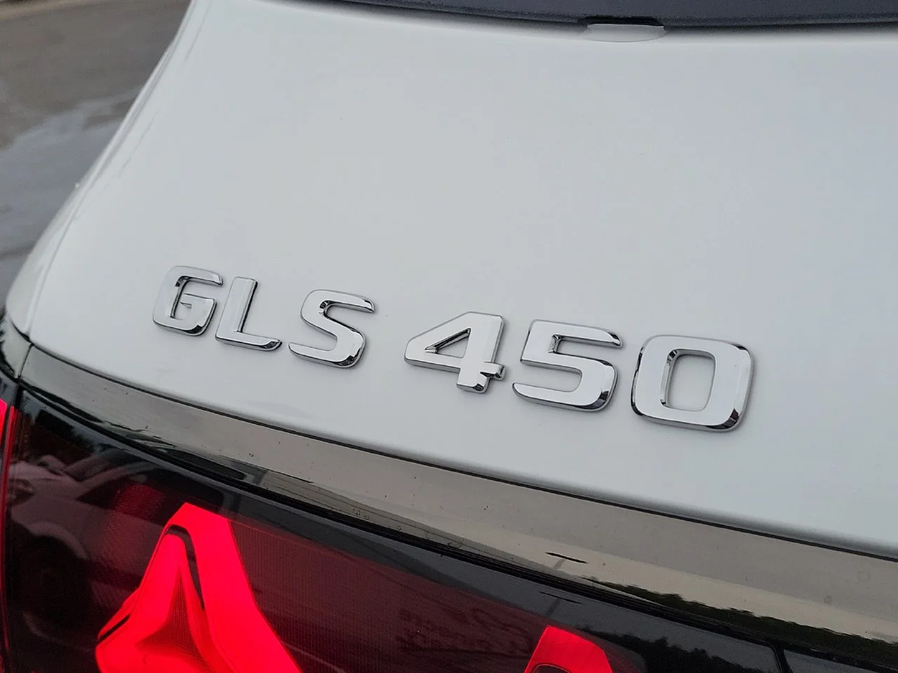New 2027 MANUFAKTUR Moonlight White Metallic Mercedes-Benz GLS 450 image 7