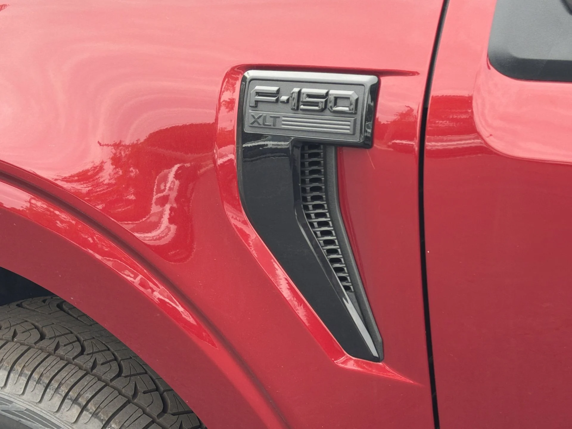 New 2026 Ruby Red Metallic Tinted Clearcoat Ford XLT image 23