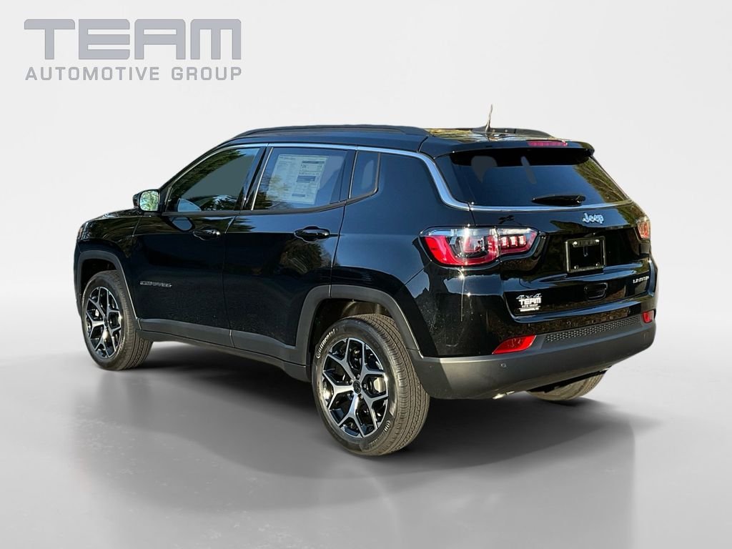 New 2026 Diamond Black Crystal Pearl-Coat Exterior Paint Jeep Limited image 5