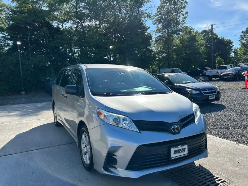 Used 2019 Silver Toyota L Minivan 4D image 14