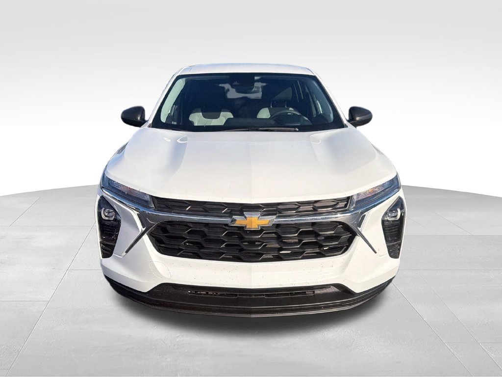 Used 2025 White Chevrolet LS image 8