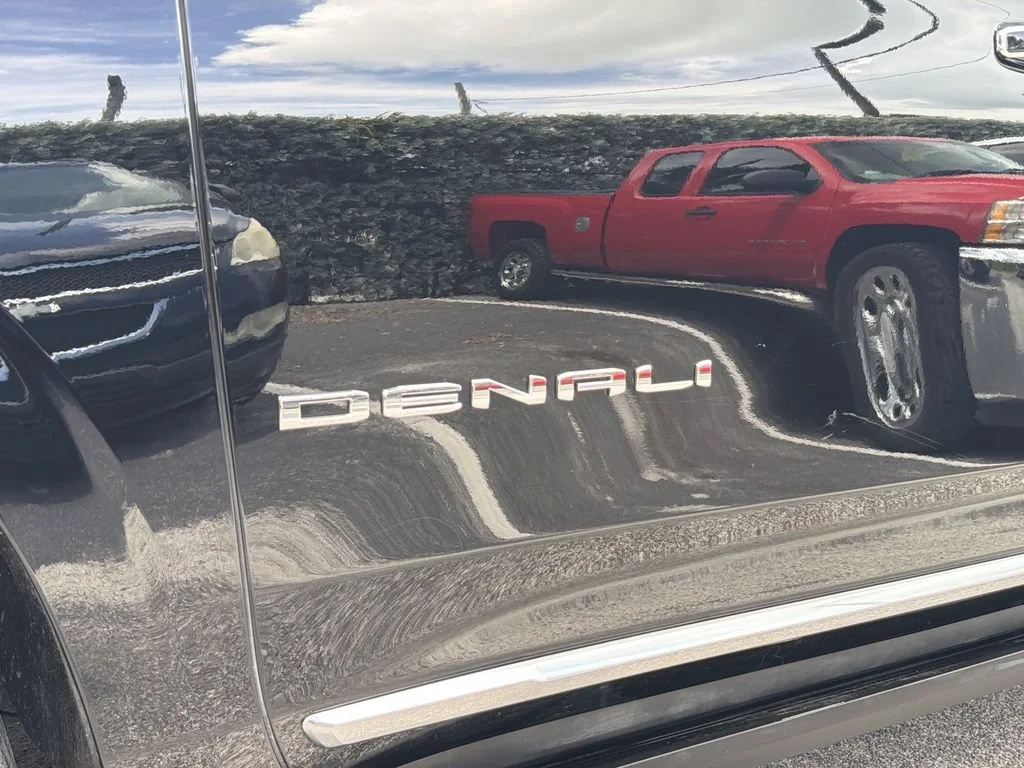 Used 2022 Onyx Black GMC Denali image 39
