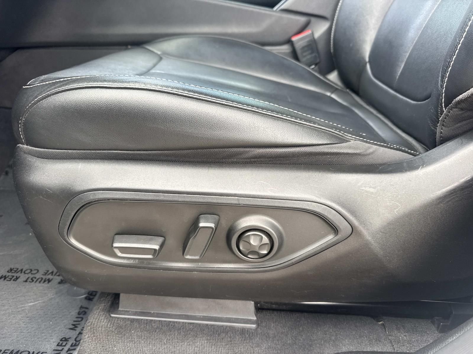 Used 2022 White Jeep Limited image 18