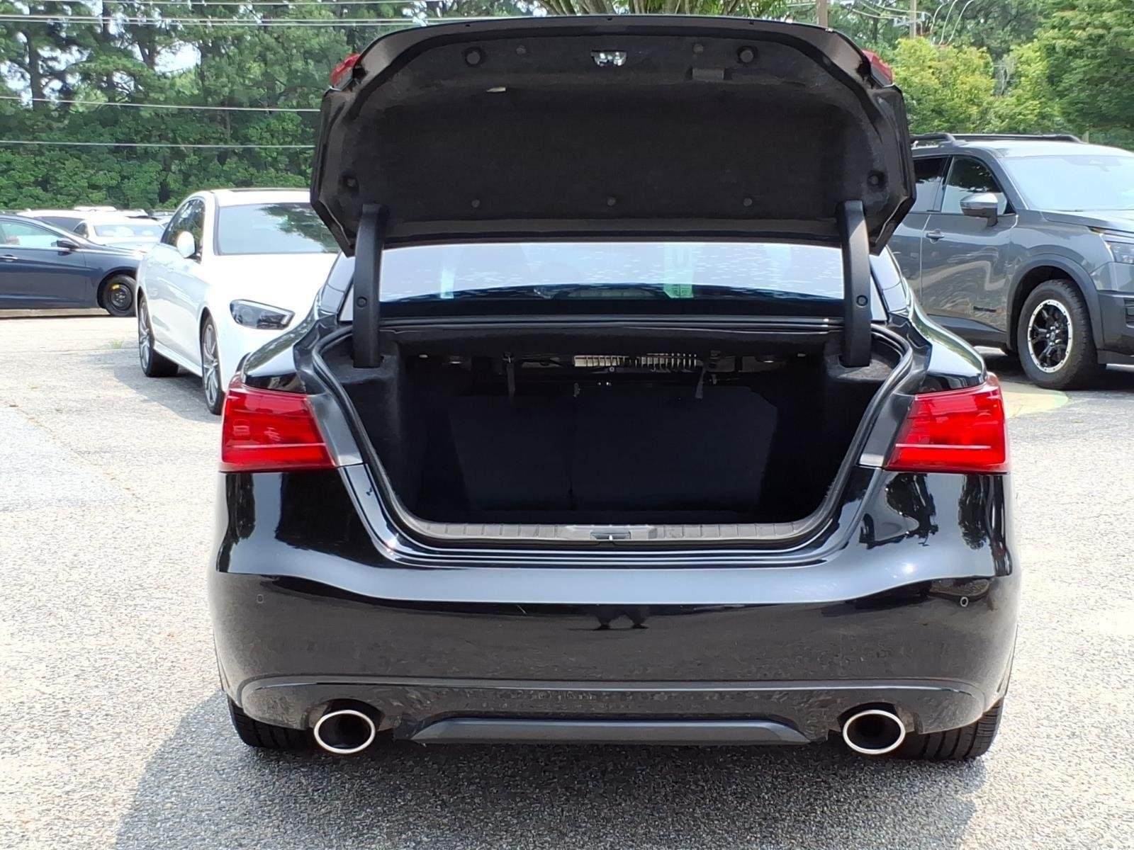 Used 2018 Super Black Nissan Platinum image 30
