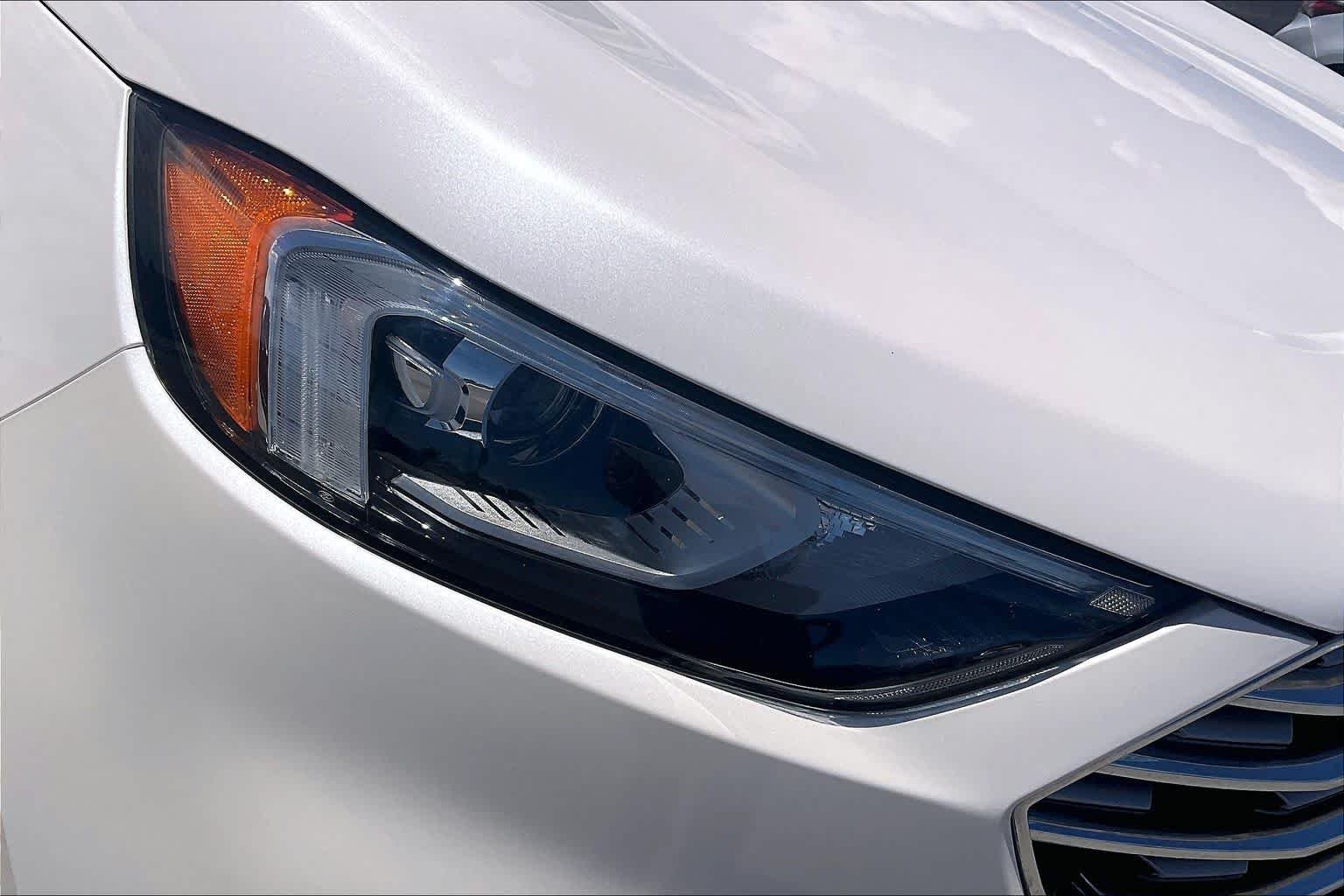 Used 2019 White Platinum Metallic Tri-Coat Ford SEL image 27