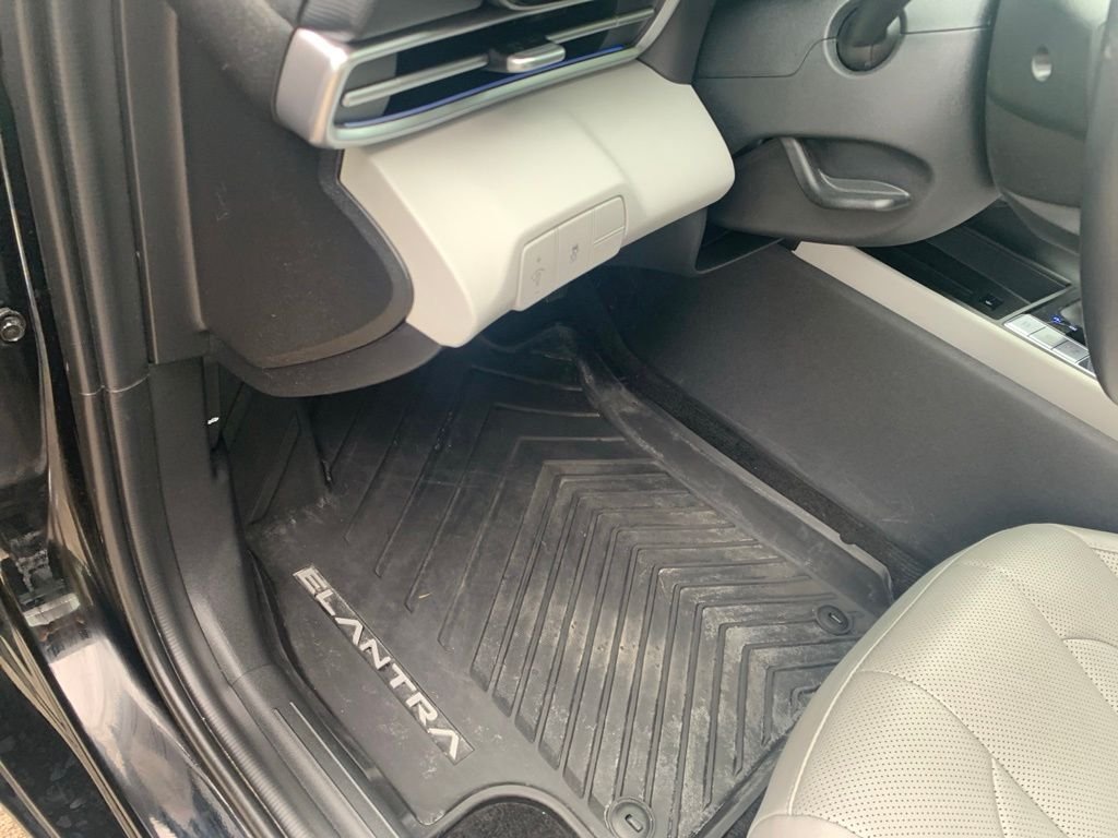 2024 Hyundai Elantra Limited - Photo 11