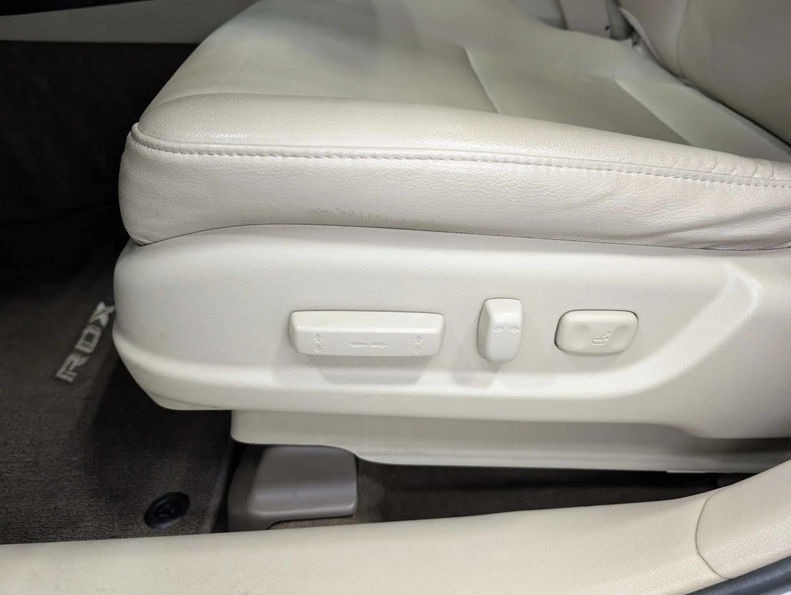 Used 2018 White Diamond Pearl Acura  image 37