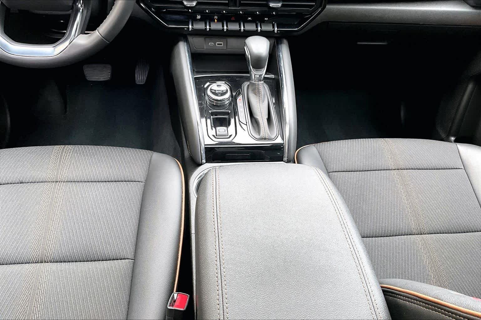 Used 2023 Deep Bronze Metallic GMC 4WD AT4 image 17