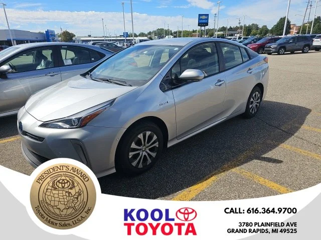 Used 2019 Silver Toyota LE AWD-e image 1