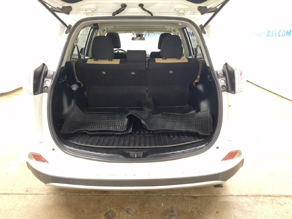 Used 2018 White Toyota XLE image 15