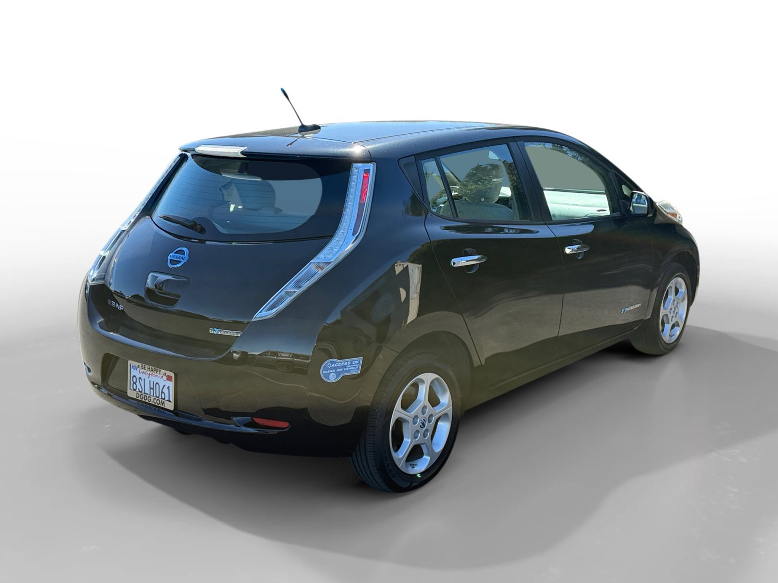 Used 2013 Super Black Nissan SV image 5